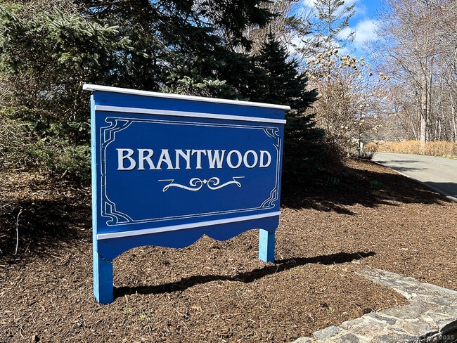 Building Photo - 16 Brantwood Dr