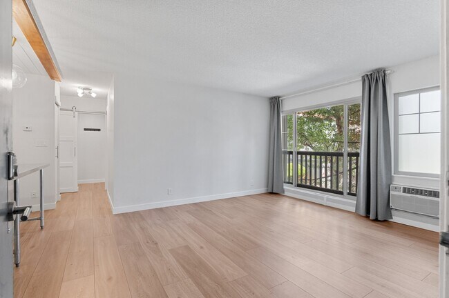 Building Photo - 850 W Moorhead Cir