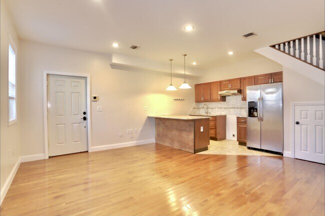 Building Photo - 741 9th St