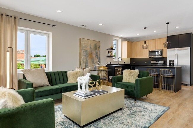 Building Photo - 6035 W North Ave