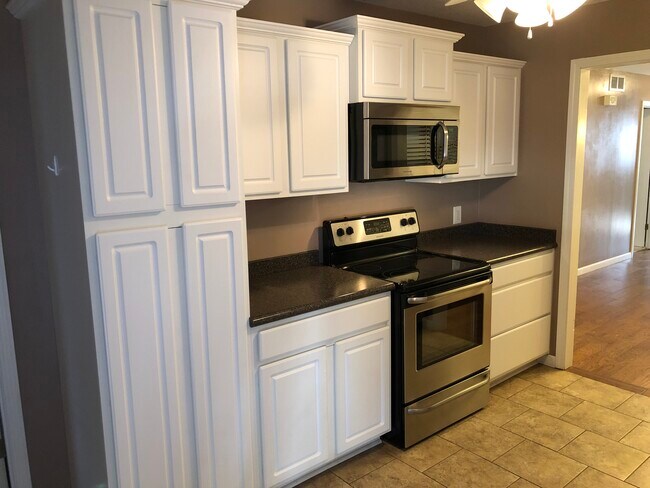 Kitchen - 501 W Summit Ave