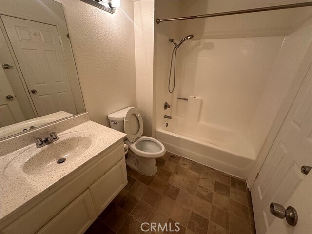 Foto del edificio - 1365 Crafton Ave
