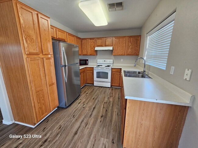 Foto del edificio - MOVE IN SPECIAL. $200 OFF WITH LEASE SIGNE...