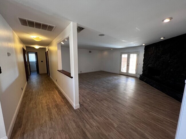 Building Photo - 3424 W Nicolet St