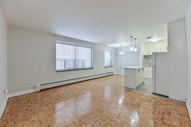 Building Photo - 153 St George St