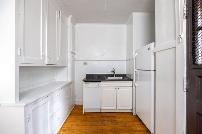 Building Photo - 4521 N Paulina St