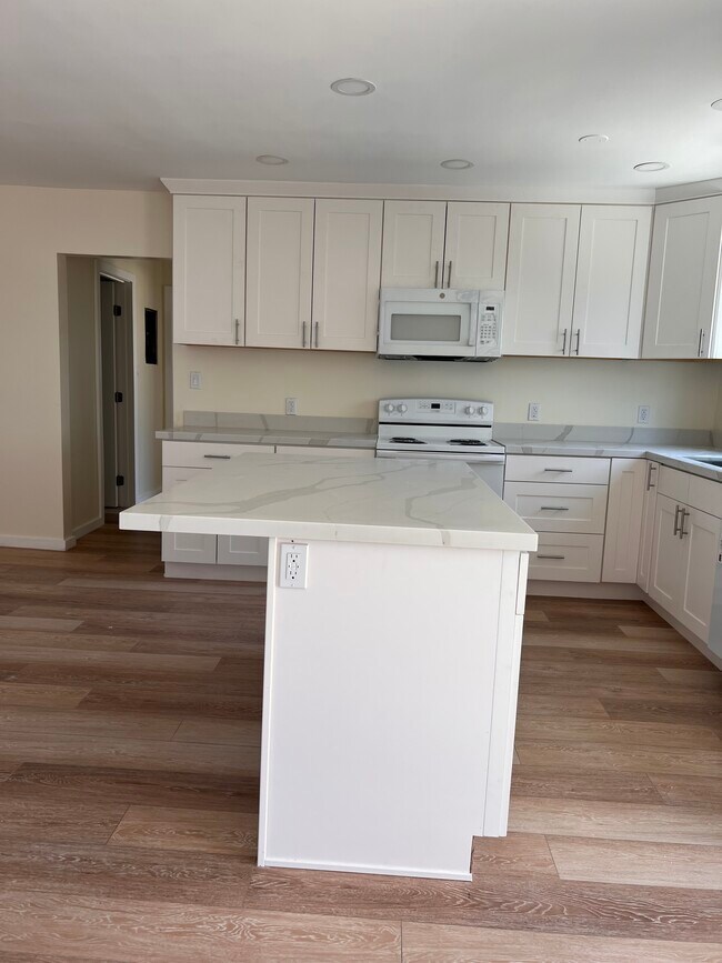 Newly remodeled kitchen - 648 N Hayworth Ave
