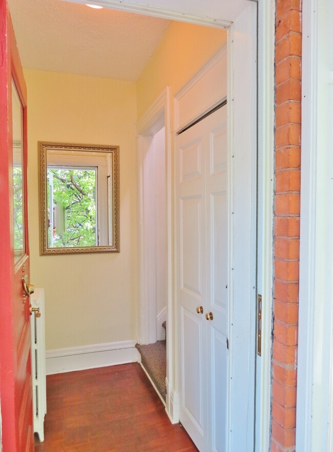 Building Photo - 385 Wilbrod St