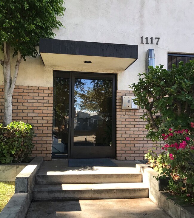 Foto del edificio - 1117 Elm Ave