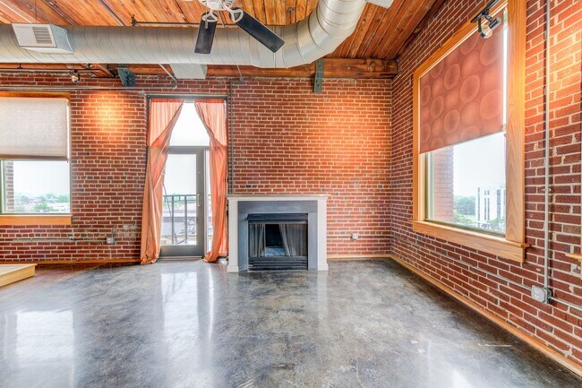 Foto del edificio - Huge Luxury 2 Story Condo with Private Roo...