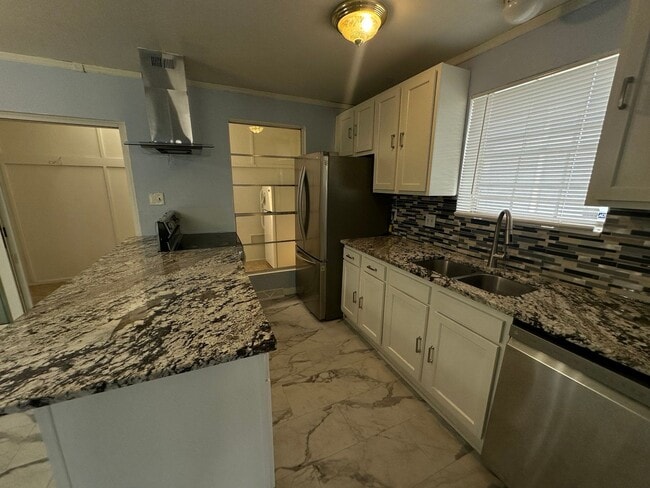 Building Photo - Long Realty & Property Management LLC - 4 bedroom 2.5 Bathroom in Aurora