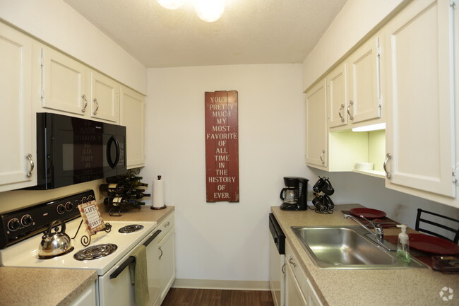 2HAB, 1.5BA - 932 FT² - Tall Oaks Apartments