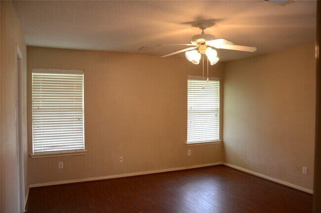 Foto del edificio - 2507 Pembroke Springs