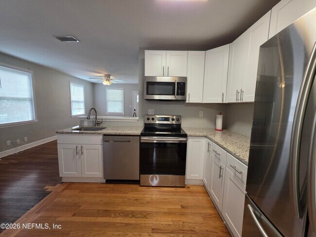 Foto del edificio - 3353 Dellwood Ave