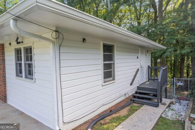 Building Photo - 2773 Fairlane Dr SE