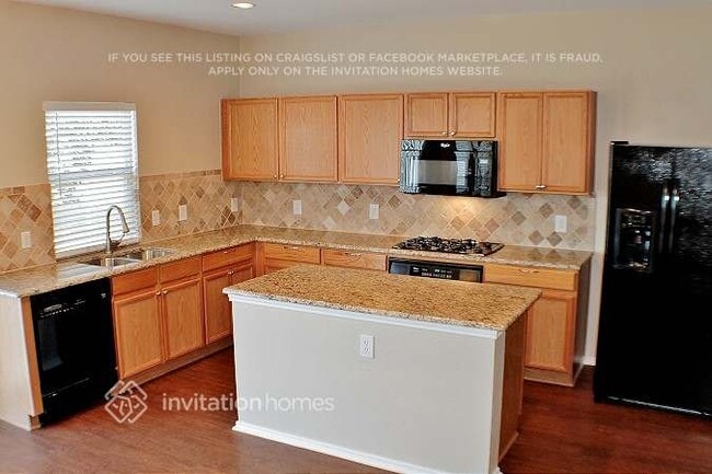 Building Photo - 9224 Lenox Dr