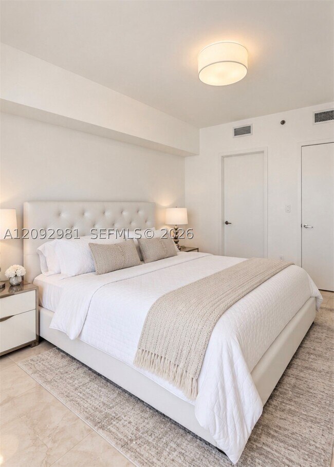 Foto del edificio - 475 Brickell Ave