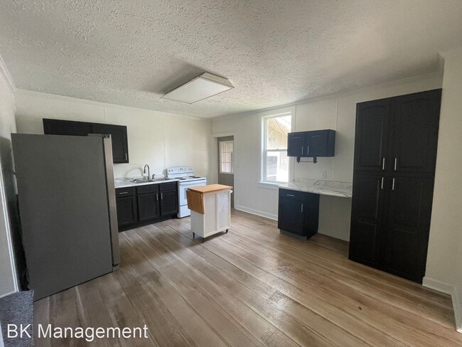 Building Photo - 3 br, 1 bath House - 1221 S 4th Street