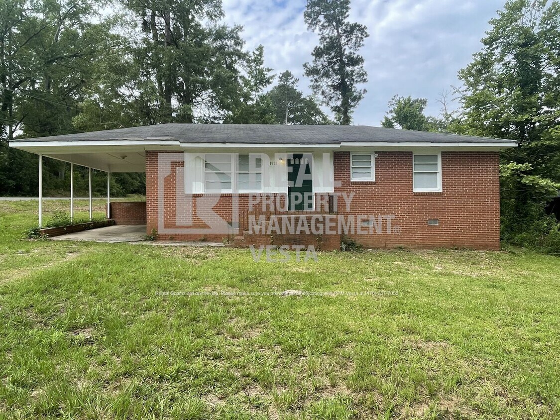 Primary Photo - Recently Updated Three Bedroom Home!