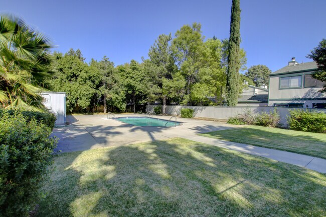 Building Photo - 299 Shasta Dr