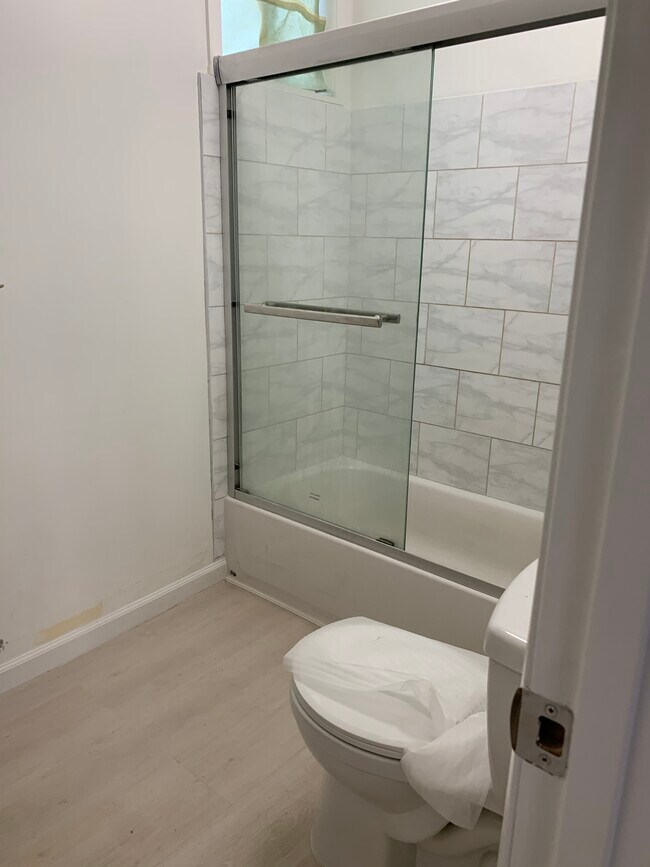 Bathroom - 2215 W Court St