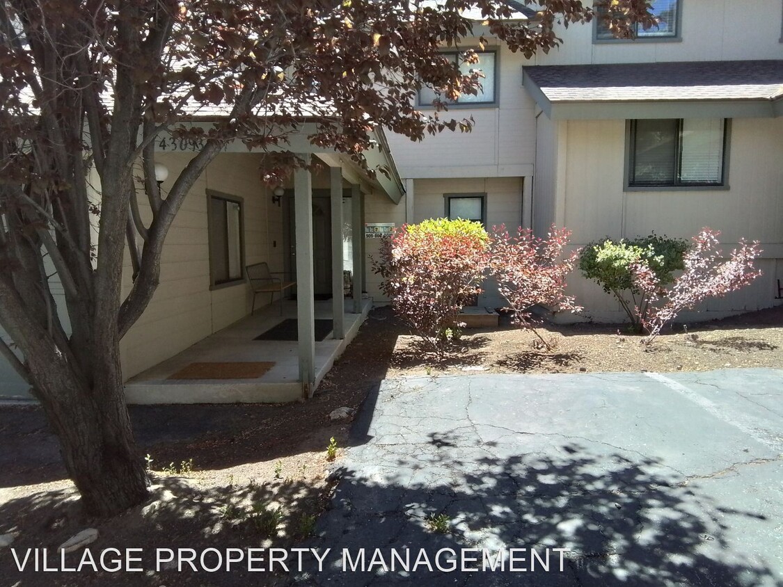 Primary Photo - 2 br, 2.5 bath House - 43093 Bear Creek Ct