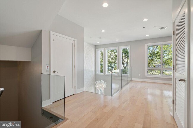 Foto del edificio - 607 Poplar St