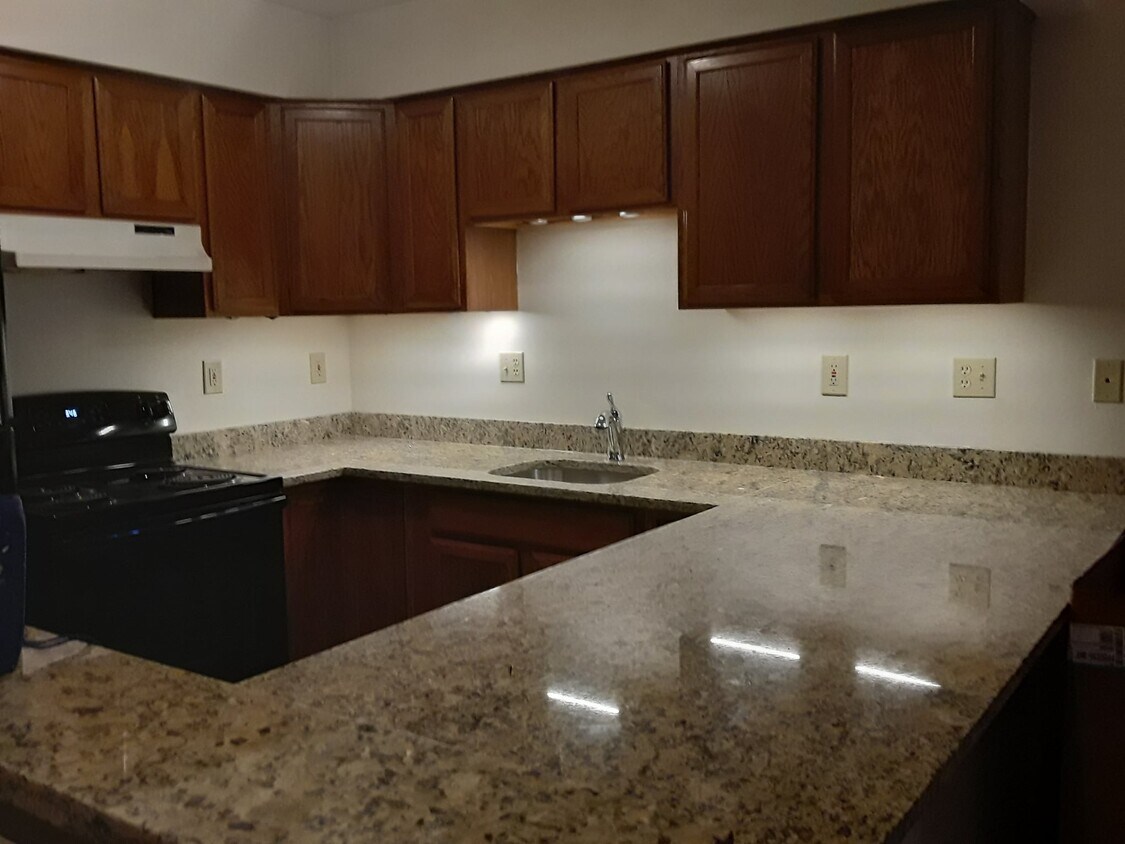 Foto principal - 3377 N Oakland Ave