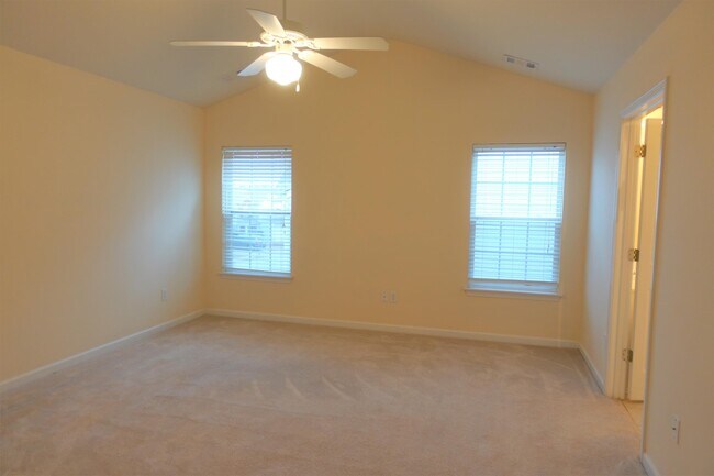 Building Photo - 210 Chartwell Dr