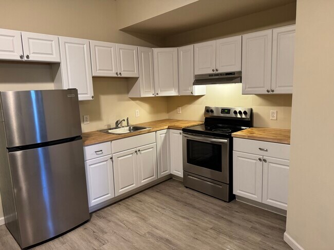 Building Photo - 87 North Main St