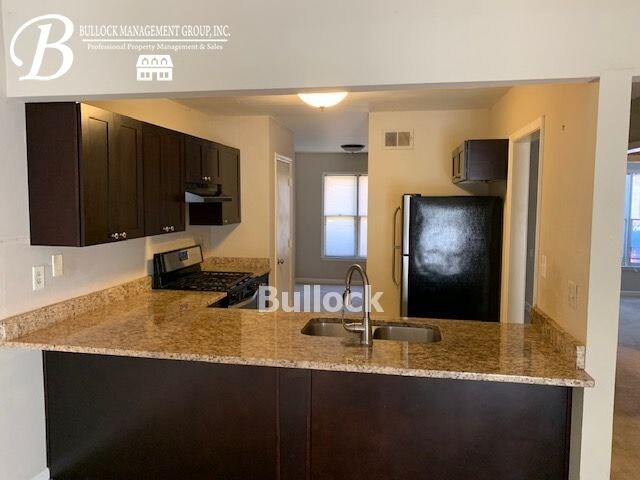 Building Photo - 1200 Oakplace Dr SW
