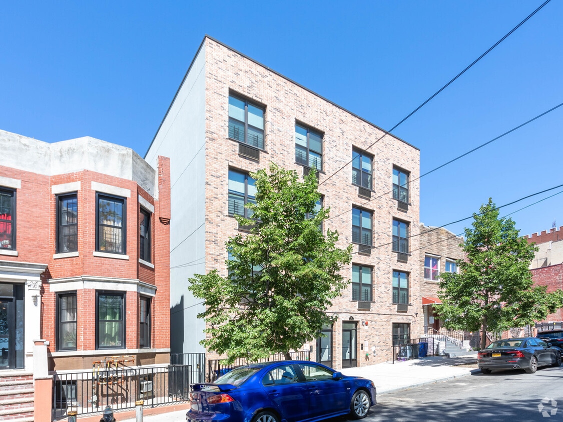 Building Photo - 627-629 Faile St
