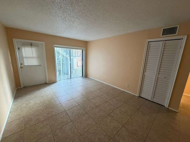 Building Photo - Charming 1 Bedroom / 1 Bathroom Apartment for Rent – Coral Springs