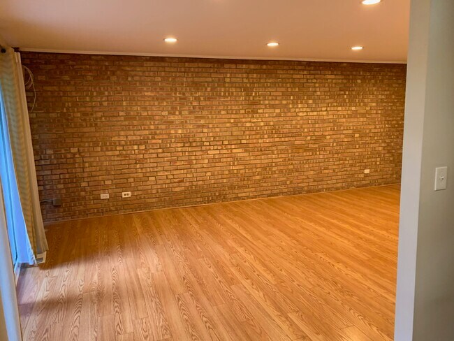 Building Photo - 5600 Hillcrest Ln