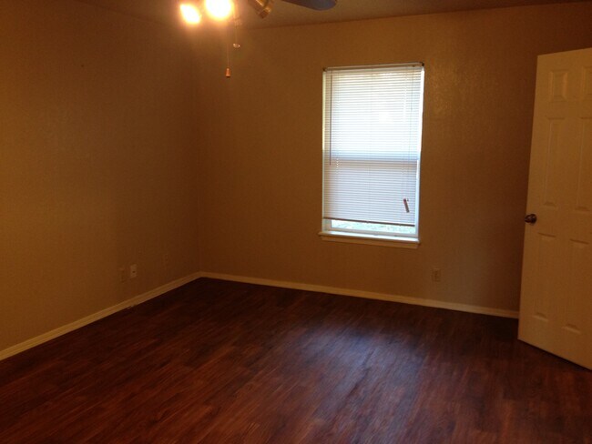Foto del edificio - 3205 S 213th East Ave