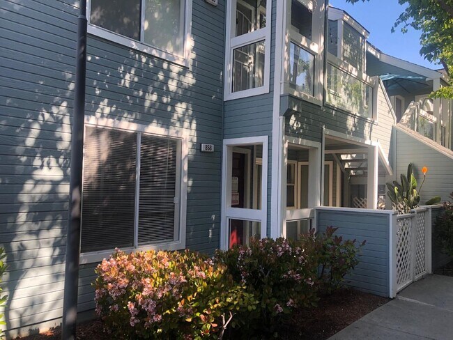 Building Photo - 858 Boardwalk Pl