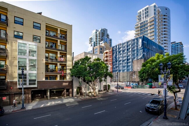 Building Photo - 1025 Island Ave