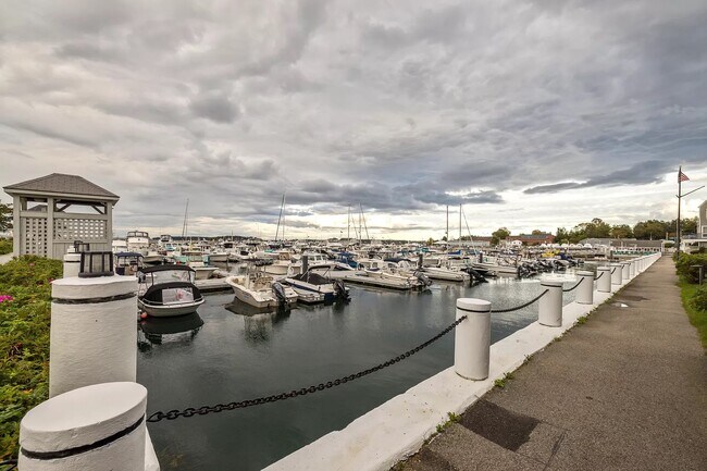 Foto del edificio - 148 Breakwater Dr