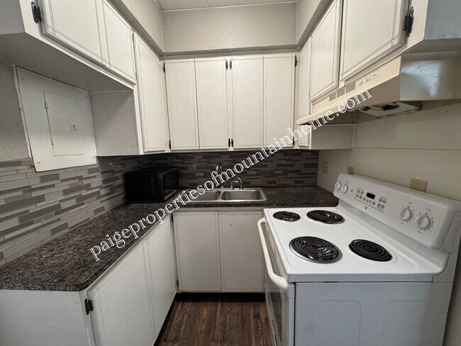 Foto del edificio - 49 Christopher Ln