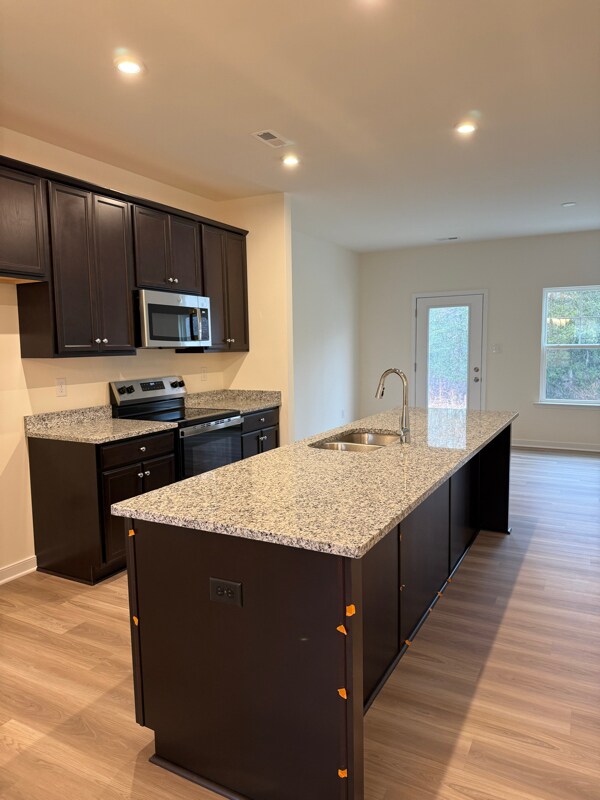 Foto del edificio - 235 Greenpark Rd