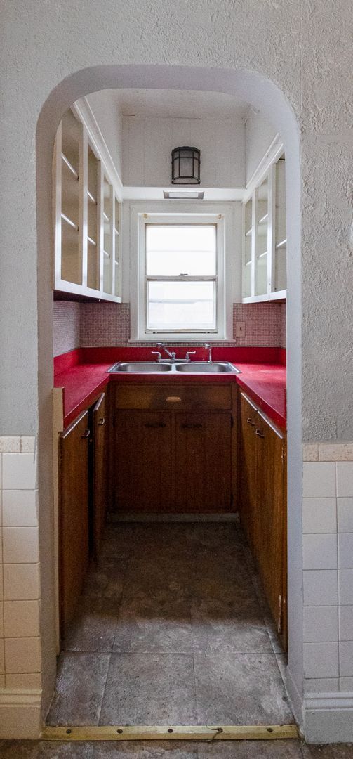 Foto del edificio - 1483 E 120th St