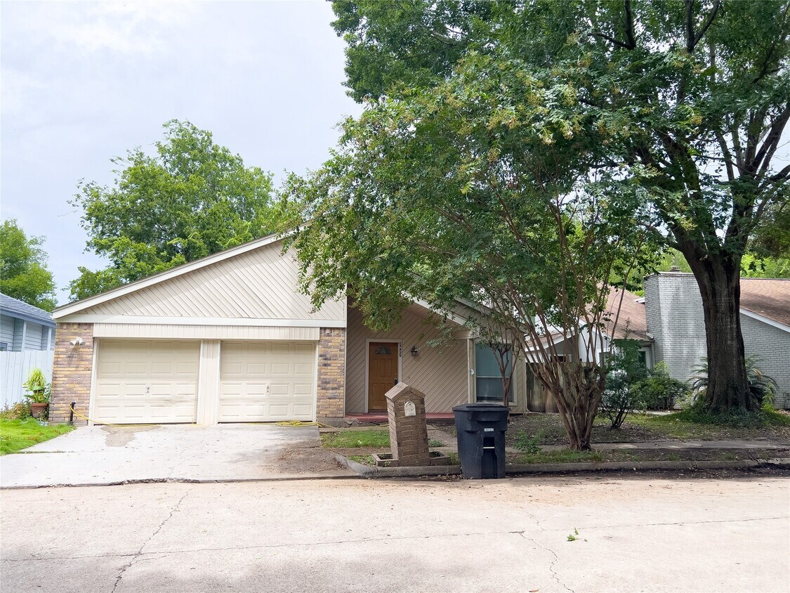 Primary Photo - 2827 Waypark Dr