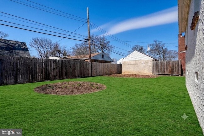 Foto del edificio - 32 Bonsall Ave