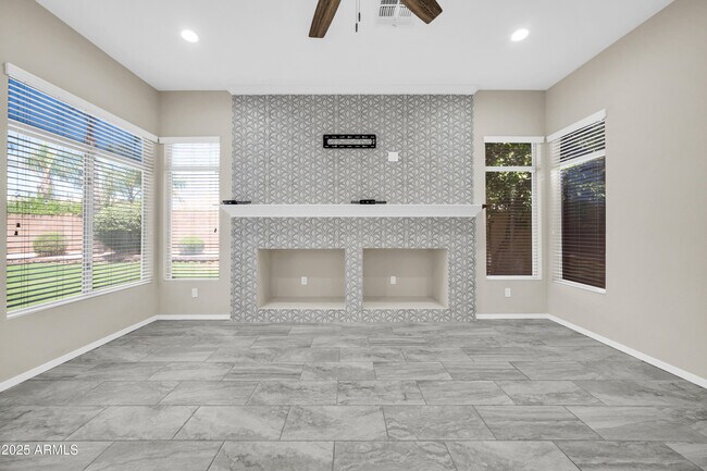 Foto del edificio - 7160 W Foothill Dr