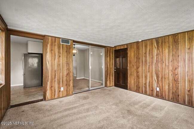 Foto del edificio - 6446 Ledbury Dr S