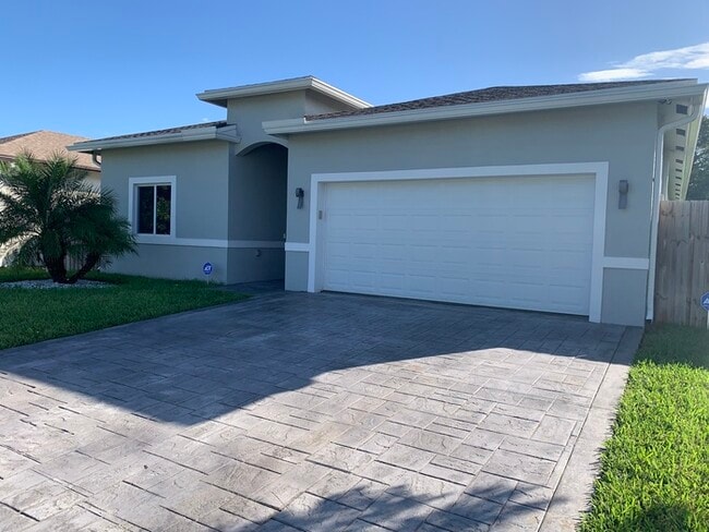 Building Photo - NEWER CONSTRUCTION MODERN HOME