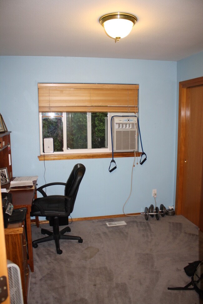 Building Photo - Beautiful One Level Home in Quiet Area