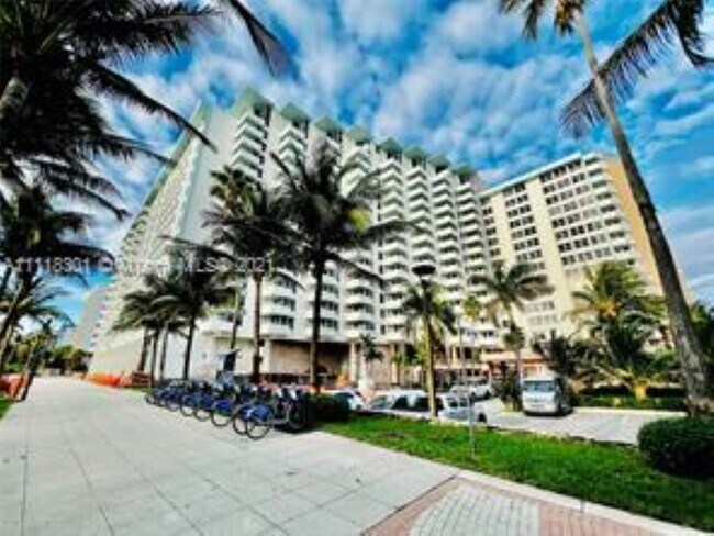 Building Photo - 2899 Collins Ave