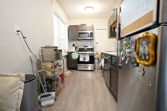 Building Photo - 51 Linden St
