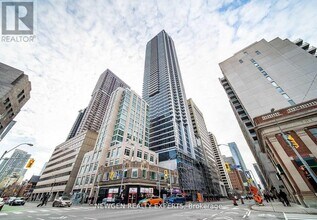Building Photo - 395 Bloor St E
